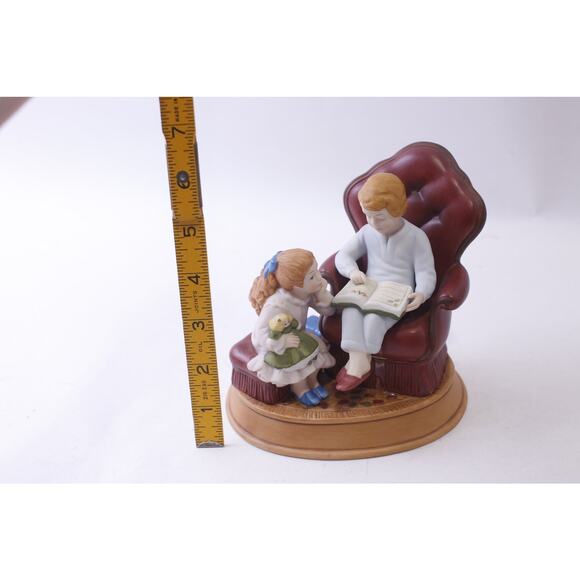 Enjoying the Night Before Christmas, Ceramic Statue, Children Reading a Book, - Picture 3 of 3